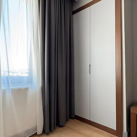 Hotel Center Hill Suites 2*