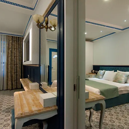 Hotel Center Hill Suites 2*