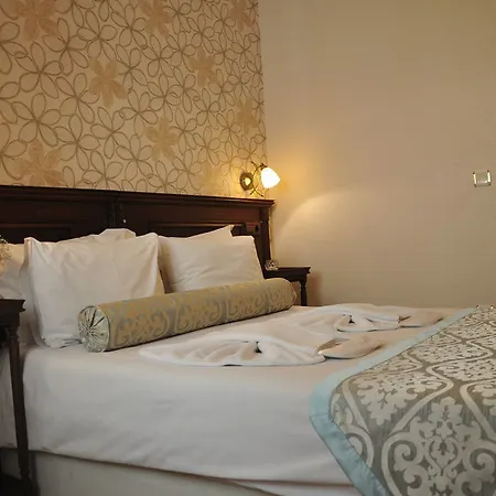 Center Hill Suites 2*