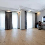 Отель Center Hill 2*