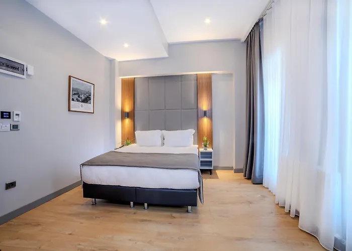 Center Hill فندق 2*