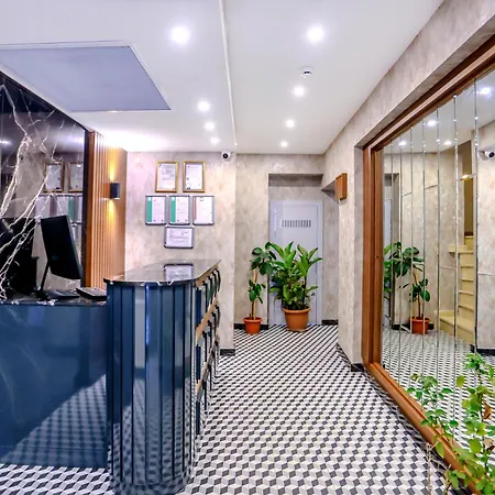 Ξενοδοχείο Center Hill 2*